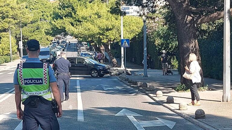 OPREZ VOZAČI: Sudar osobnog vozila i motocikla na Bulevaru