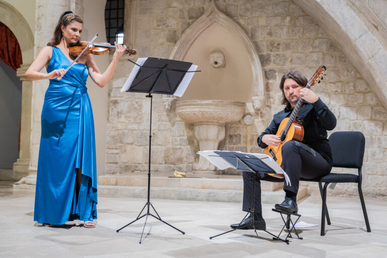 Dubrovački glazbenici Dora Kamber i Pero Škobelj održali recital