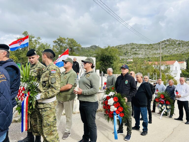 Obilježena 21. obljetnica otkrivanja spomenika hrvatskim braniteljima poginulima na Osojniku 