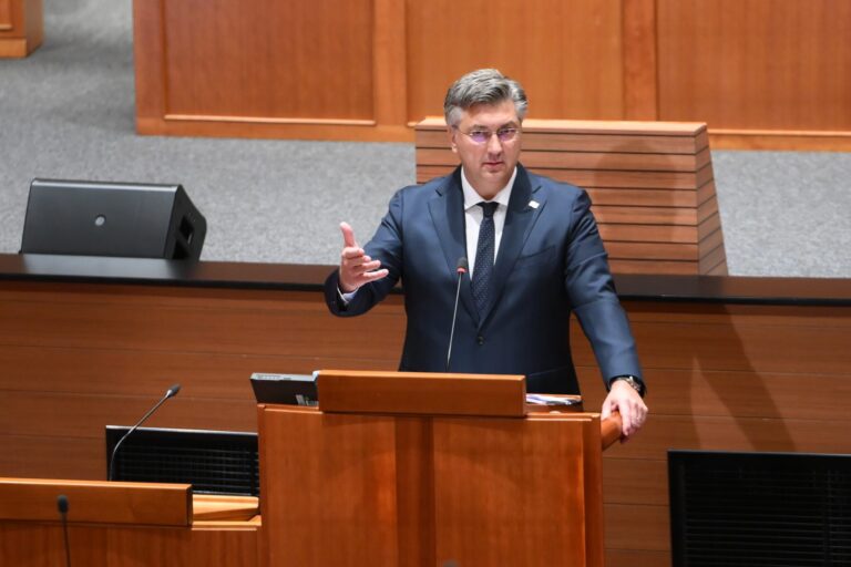 Plenković: Prosječna plaća do kraja mandata 1600, minimalac od 1. siječnja 970 eura